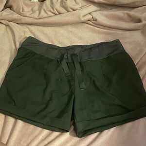 Mondetta Women's Green Shorts size Large
